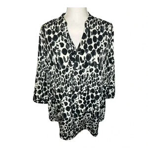 Liz Lange‎ Maternity size medium black and white Flowy v-neck blouse
